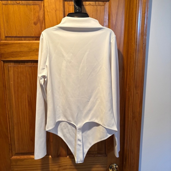 Good American Scuba Funnel Neck Bodysuit in White 2XL - Picture 3 of 5